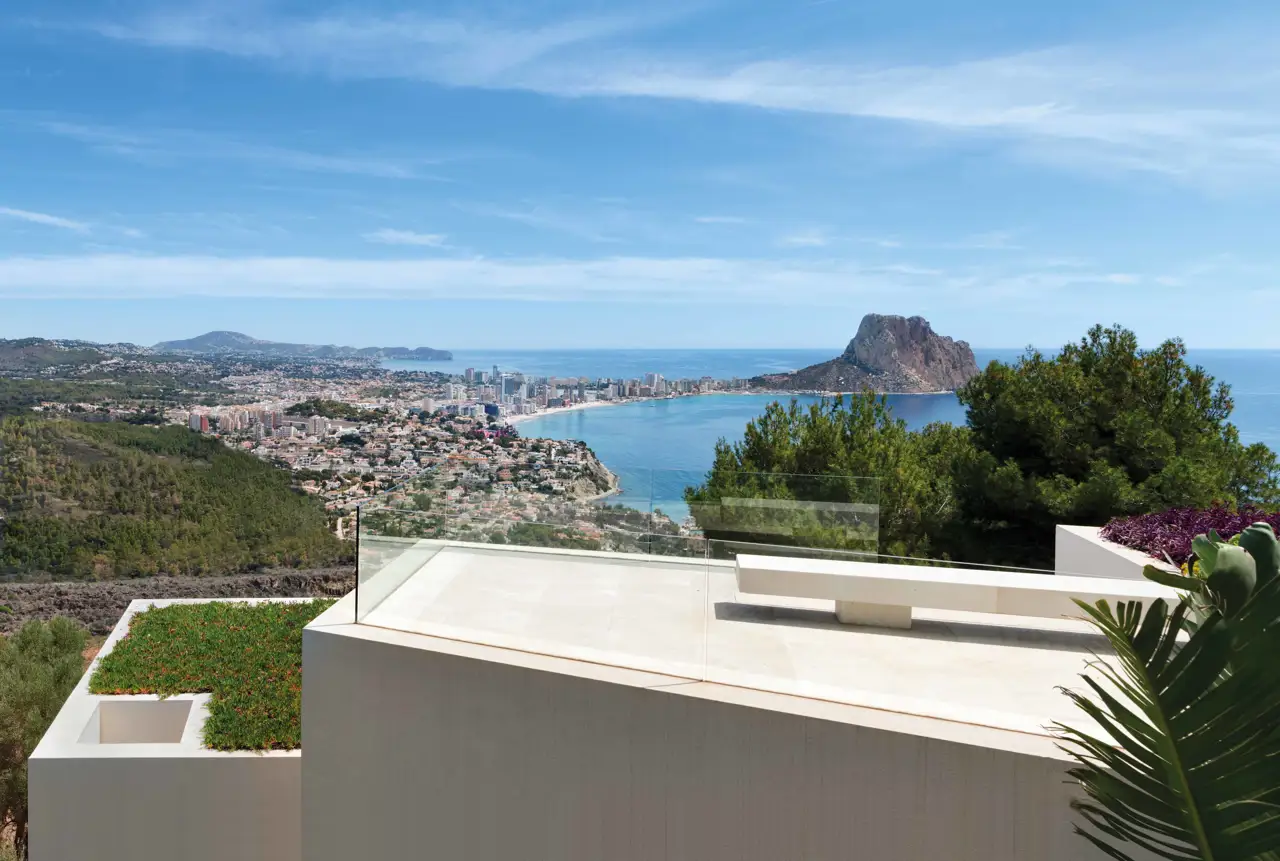 Nodopia Calpe terraza jardín