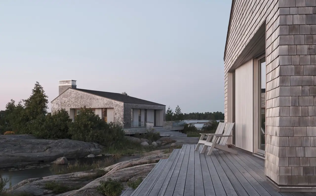 Exterior de casa en una isla en Canadá