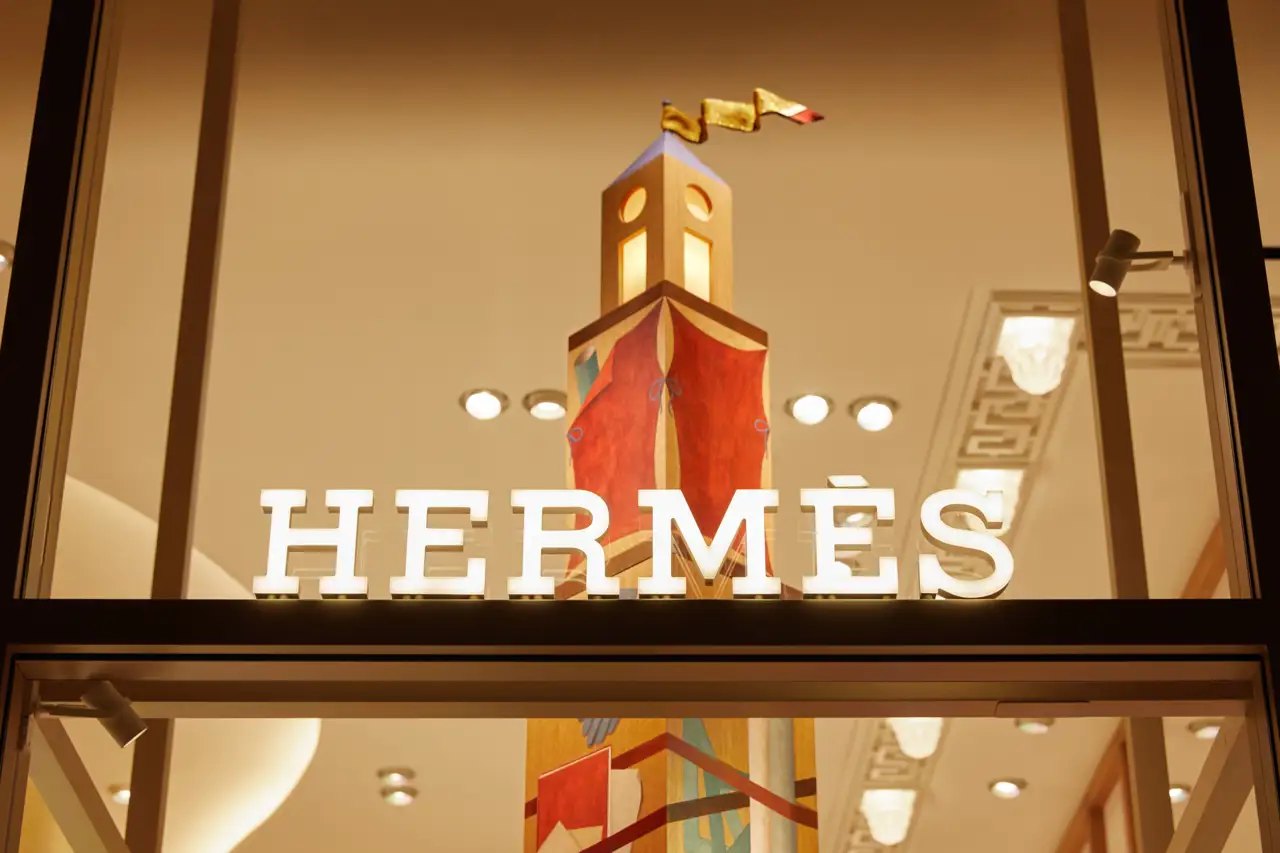 Elvira Solana escaparate hermès