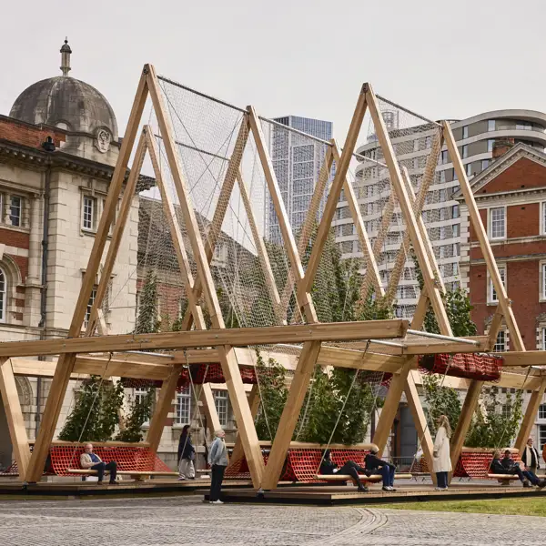 London Design Festival 2024: así es el pabellón ‘verde’ que reduce hasta en 8 °C el calor en las ciudades