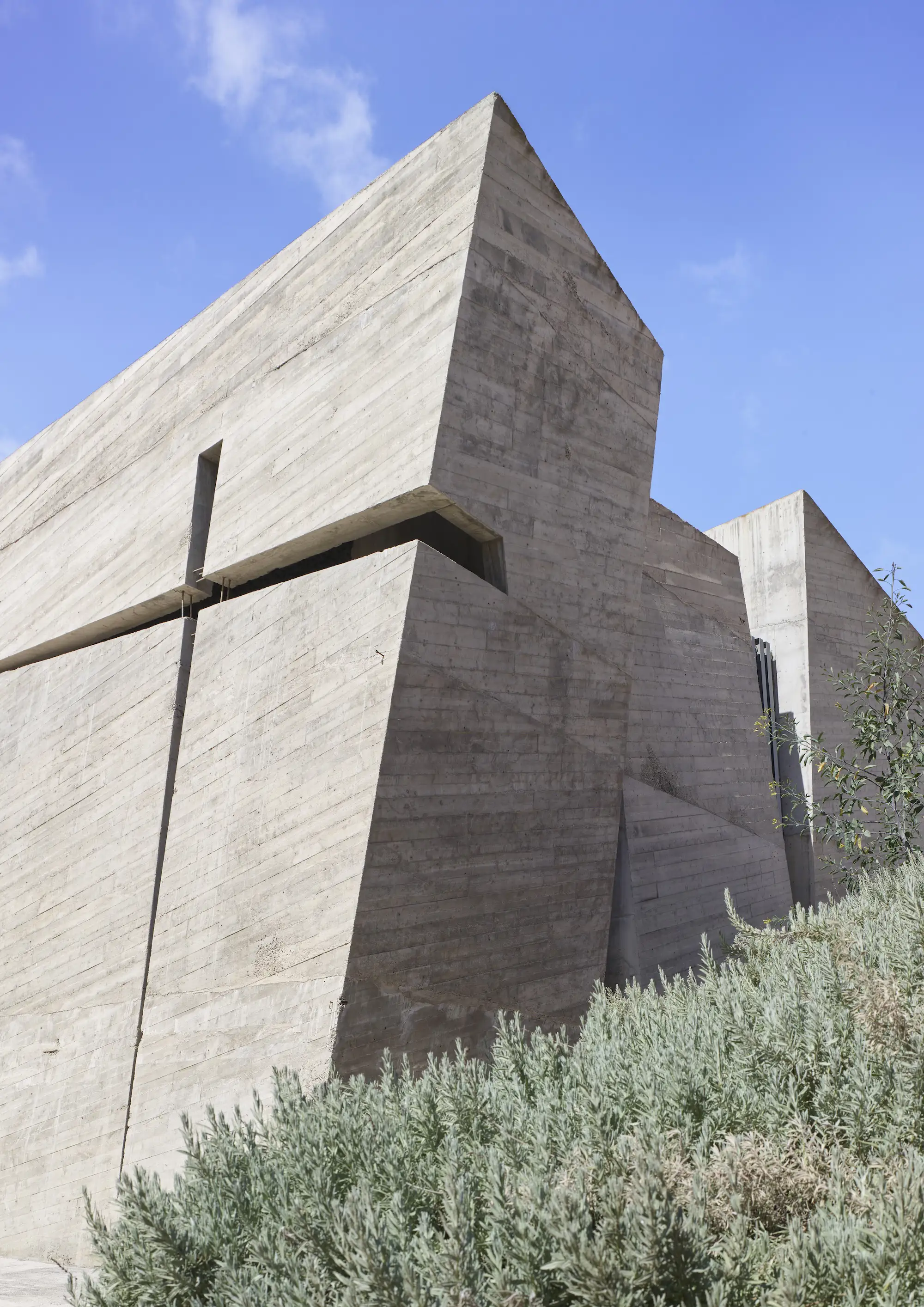 Iglesia brutalista en Tenerife