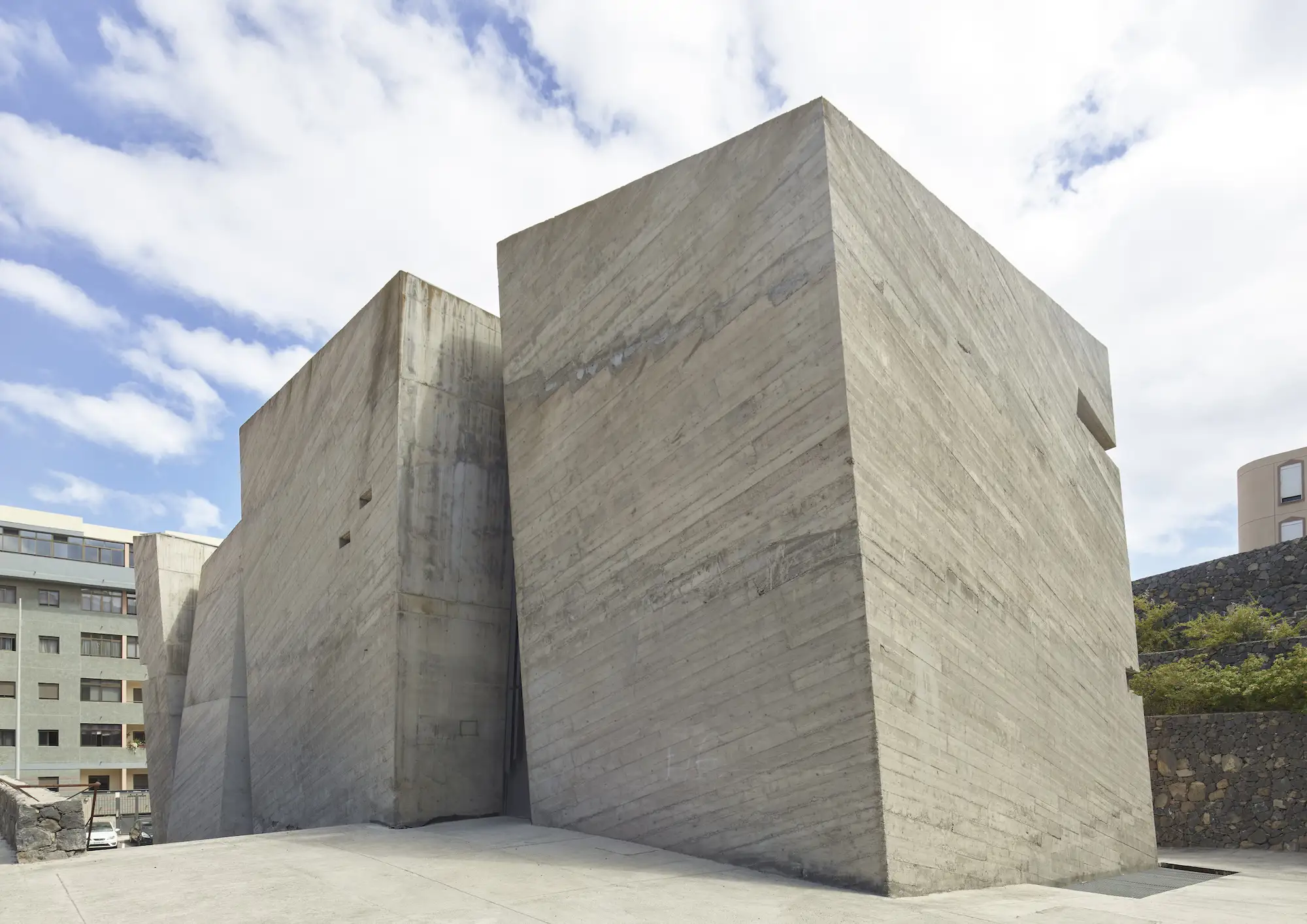 Iglesia brutalista en Tenerife