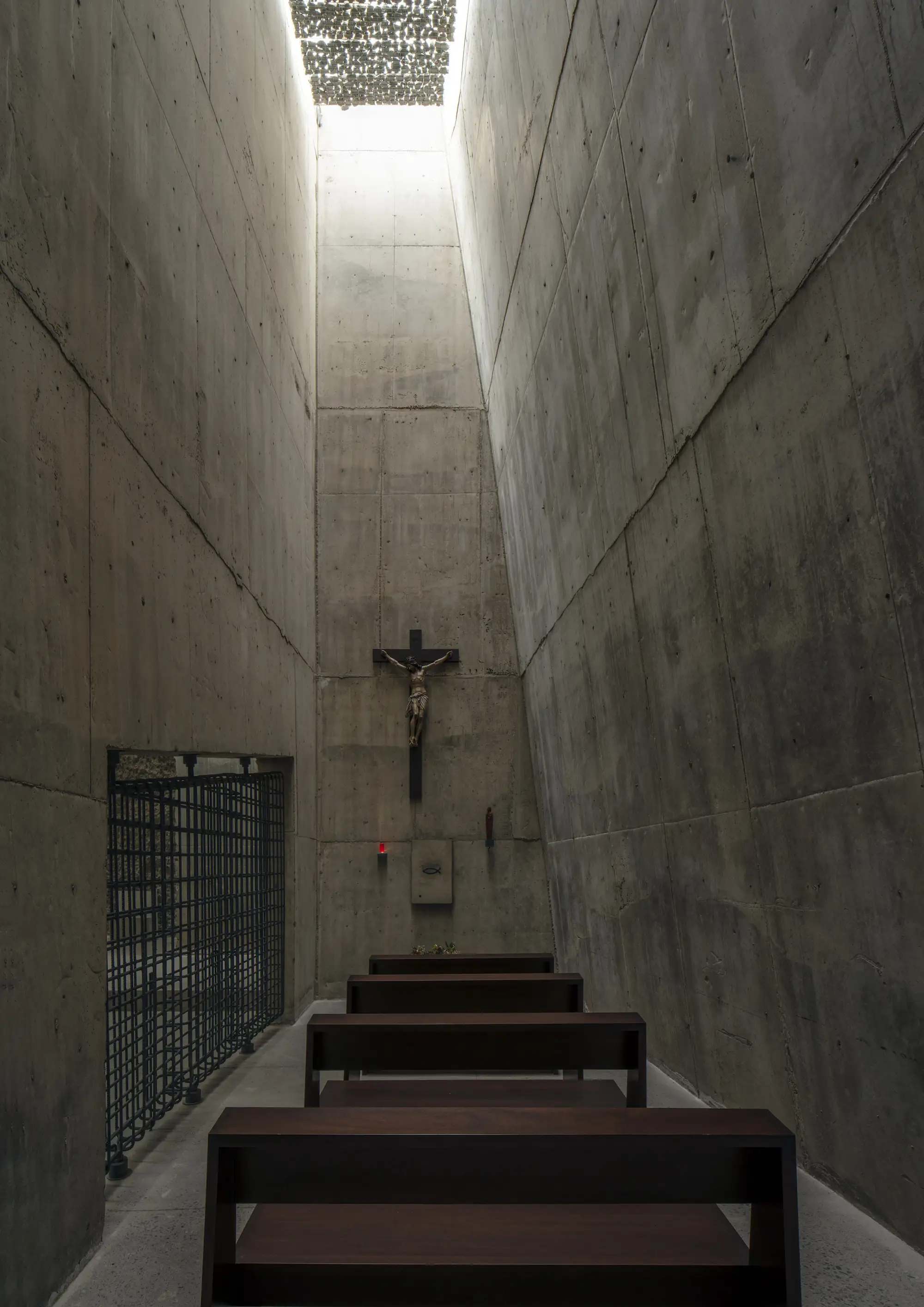 Iglesia brutalista en Tenerife