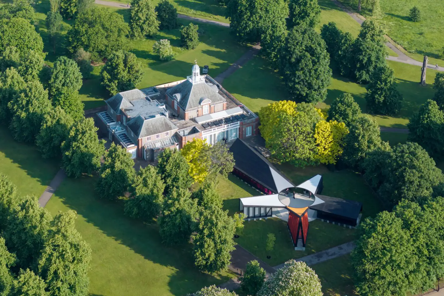 El pabellón de la Serpentine Gallery, del surcoreano Minsuk Cho, puede disfrutarse hasta el 27 de octubre. 