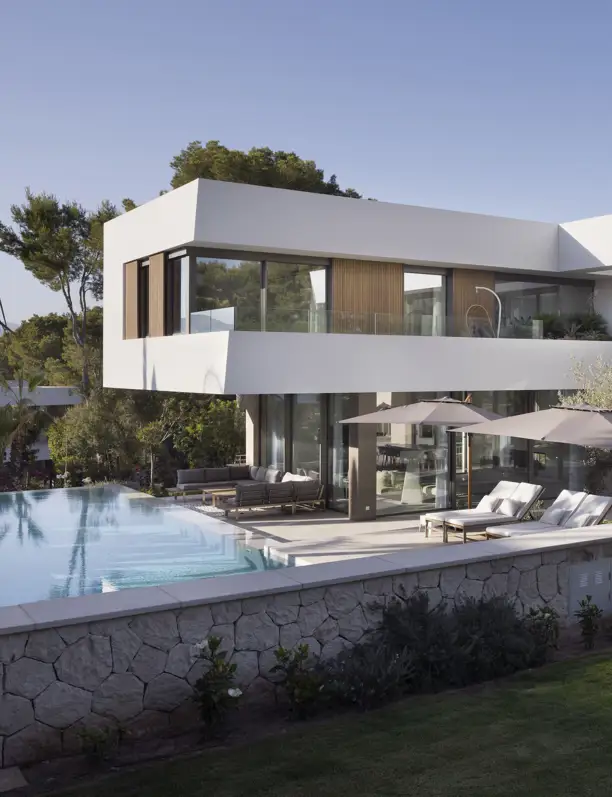 Esta casa de 2.000 m2 de Mallorca rebosa lujo y estilo gracias a una reforma con muchos retos 