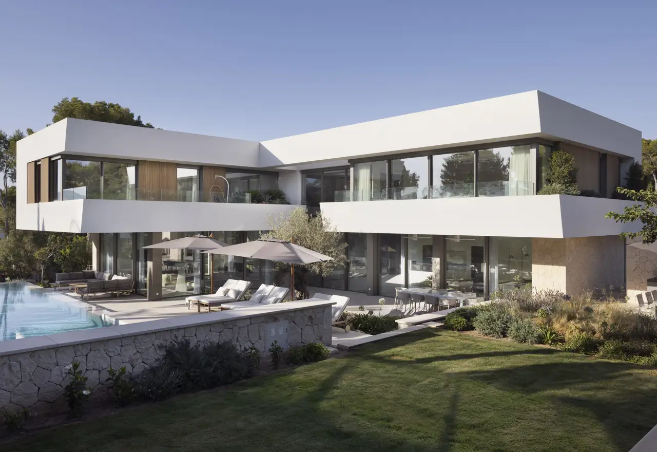 Esta casa de 2.000 m2 de Mallorca rebosa lujo y estilo gracias a una reforma con muchos retos 