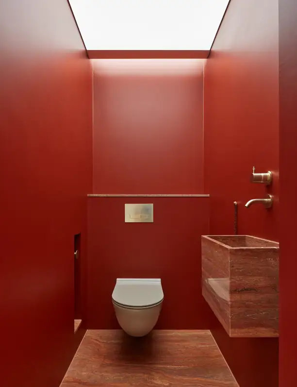 ¿Lavabo suspendido o de pie para tu baño? Ventajas, desventajas y recomendaciones de una experta en interiorismo