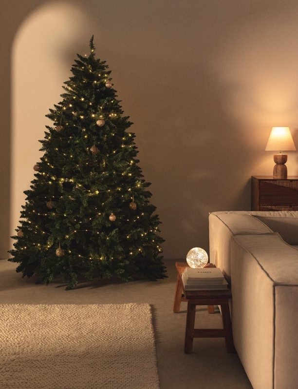 El árbol de Navidad perfecto existe: 7 alternativas desde modernas a clásicas para adelantarte a la Navidad con estilo y buen gusto