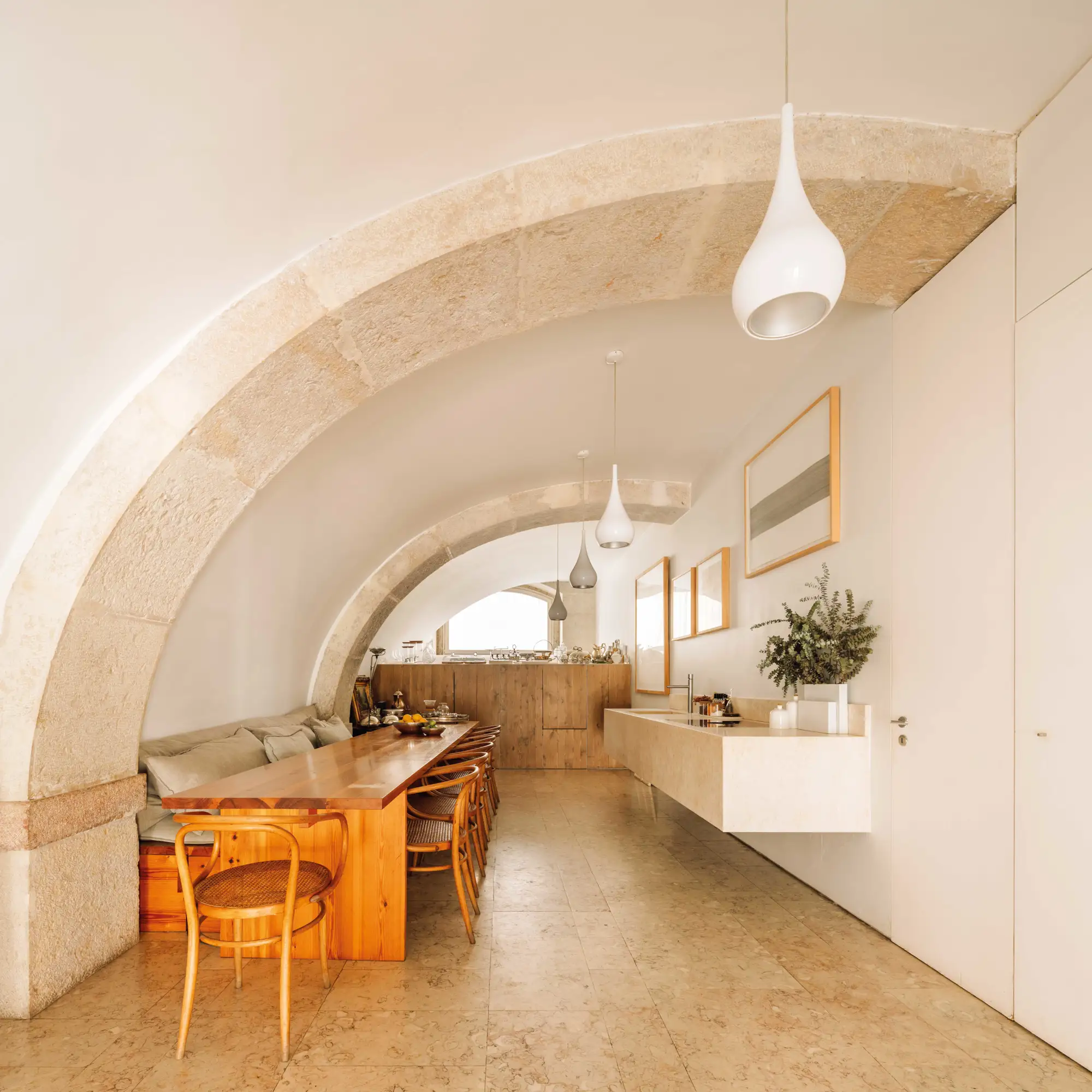 Aires Mateus, vida... y obra - cocina comedor con arcos