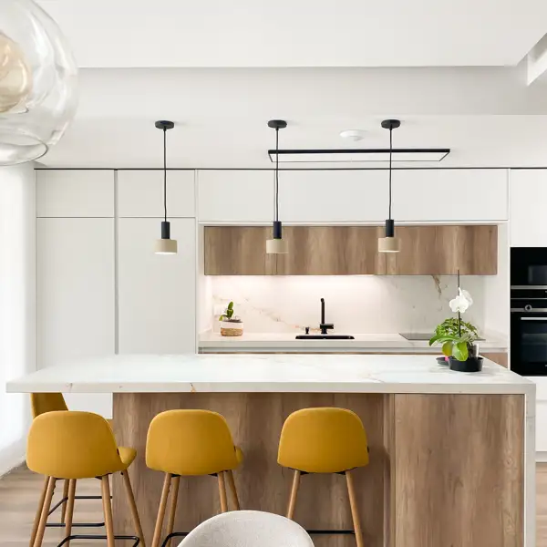 Cocinas pequeñas MUY bien aprovechadas: ideas y consejos de un estudio de interiorismo para una distribución perfecta y funcional