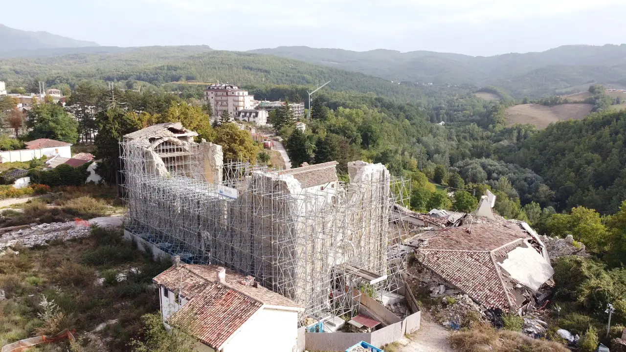 Estado de la Basílica de San Francisco de Amatrice en 2021, siete años después del terremoto que provocó 300 muertos.