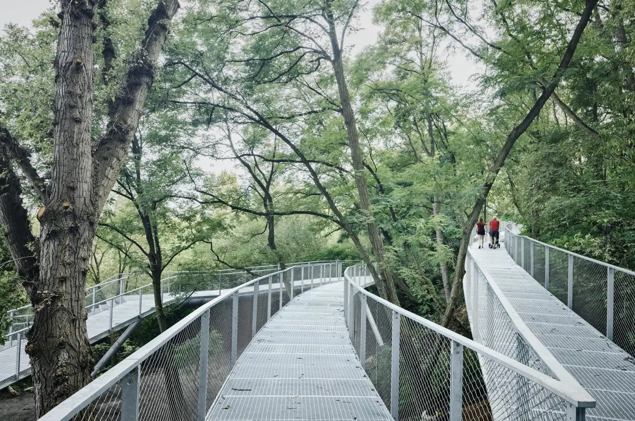 Parque de la Colina del Levantamiento de Varsovia en Polonia 