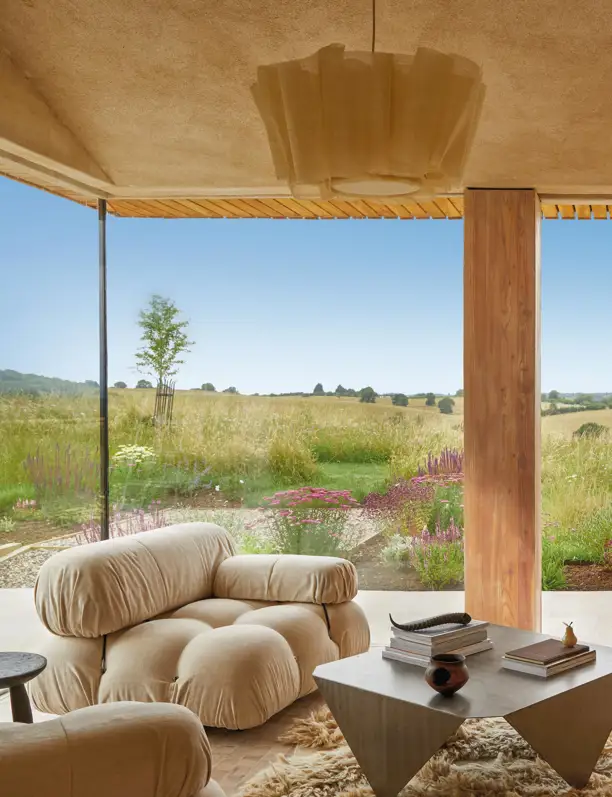 Una porqueriza en las afueras de Londres se ha convertido en una bonita casa de vacaciones con vistas al campo