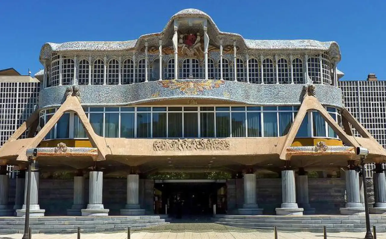 Asamblea Regional de Murcia (Cartagena), una copia mala de Gaudí