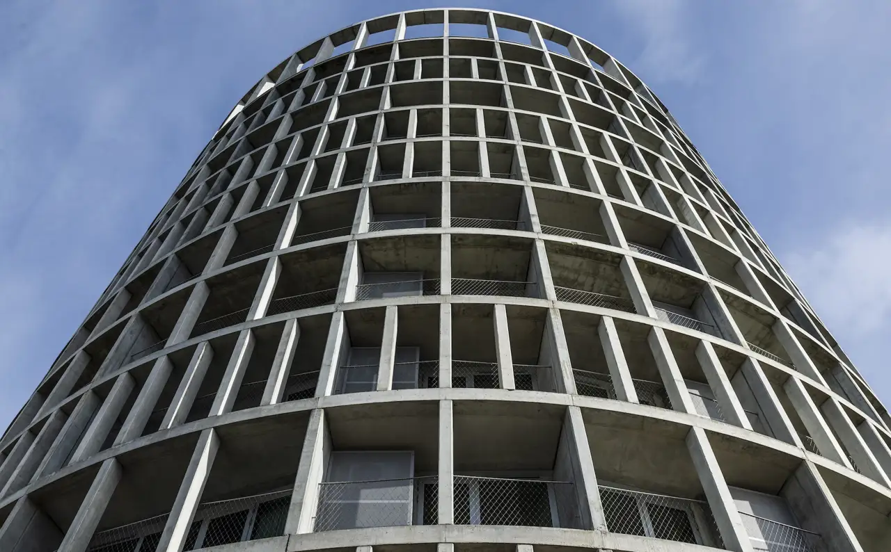 La residencia Hoso está ubicada en el principal campus universitario de Oporto. 