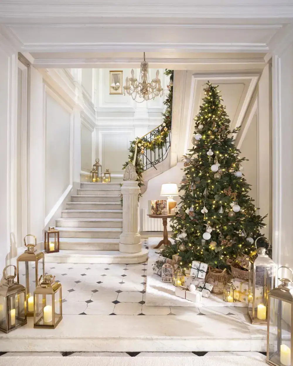 entrada recibidor escalera arbol navidad 8bd4795a