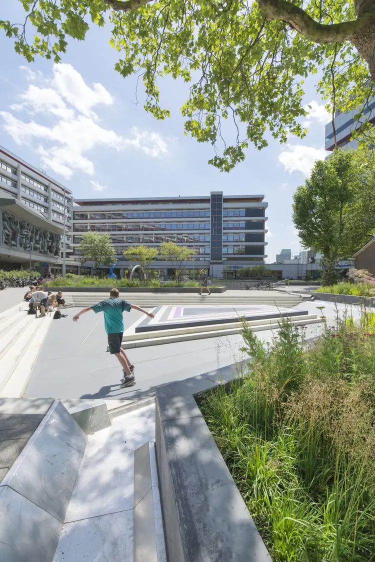 Plaza inundable Bethemplein, en Róterdam. Proyecto: De Urbanisten