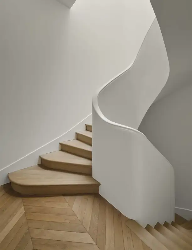 Escaleras de madera modernas: 7 increíbles casas con ejemplos de diseño robusto, cálido y elegante