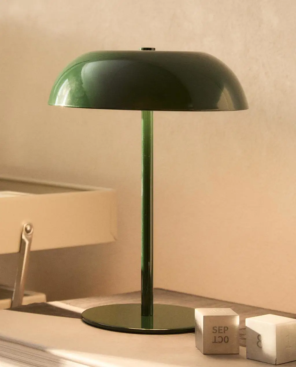 Lámpara verde de Zara Home 