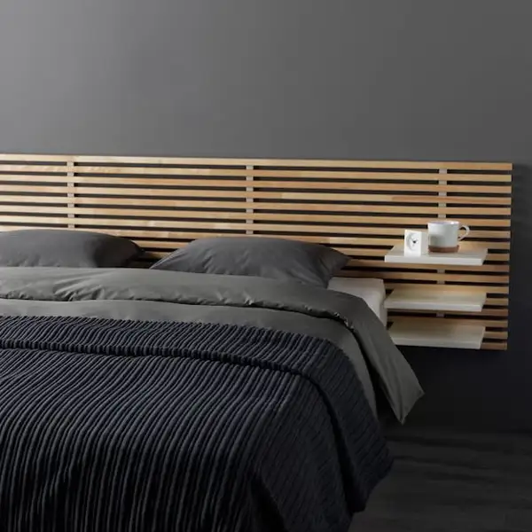 Adiós a los cabeceros tapizados: la alternativa moderna y natural de IKEA en madera, con mesitas de noche integradas