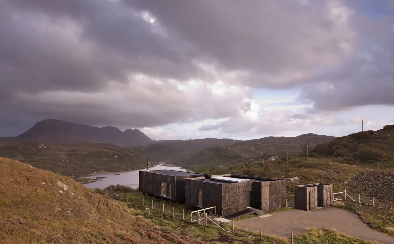 Casa Nedd, en Loch Nedd, Escocia, de Mary Arnold Forster Architects 