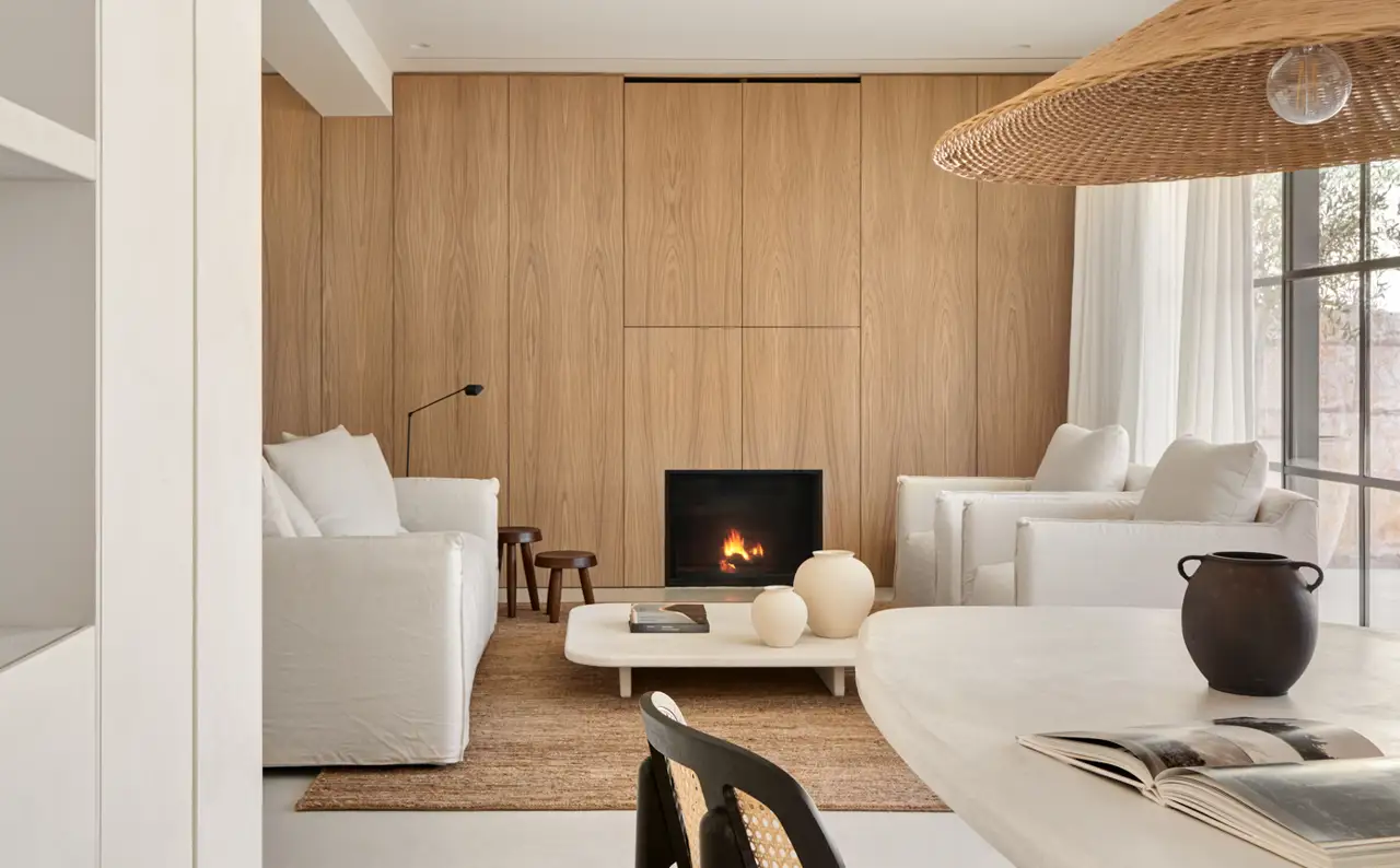 Interior de líneas sencillas de estilo minimalista y cálido