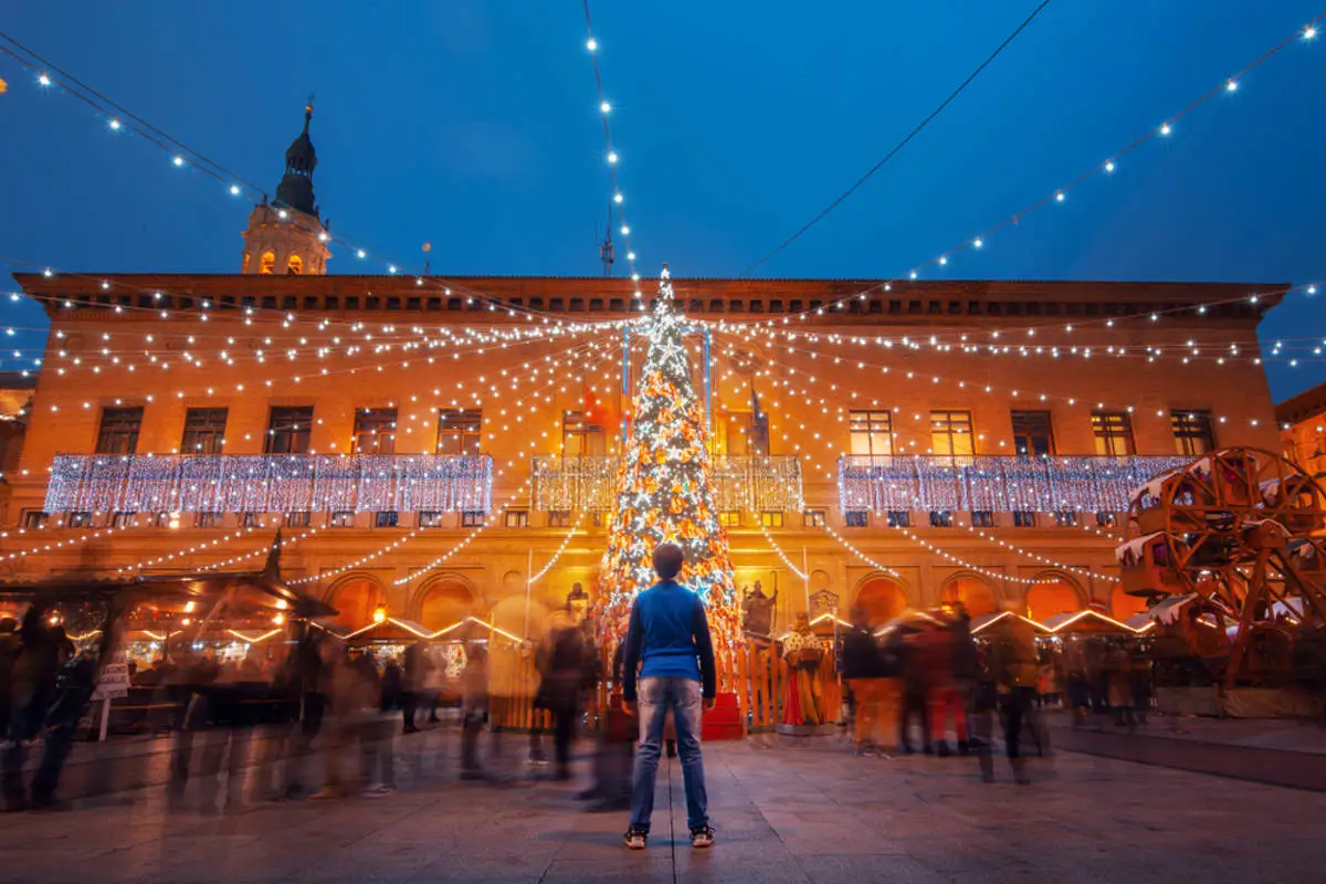 mercadillo zaragoza  shutterstock