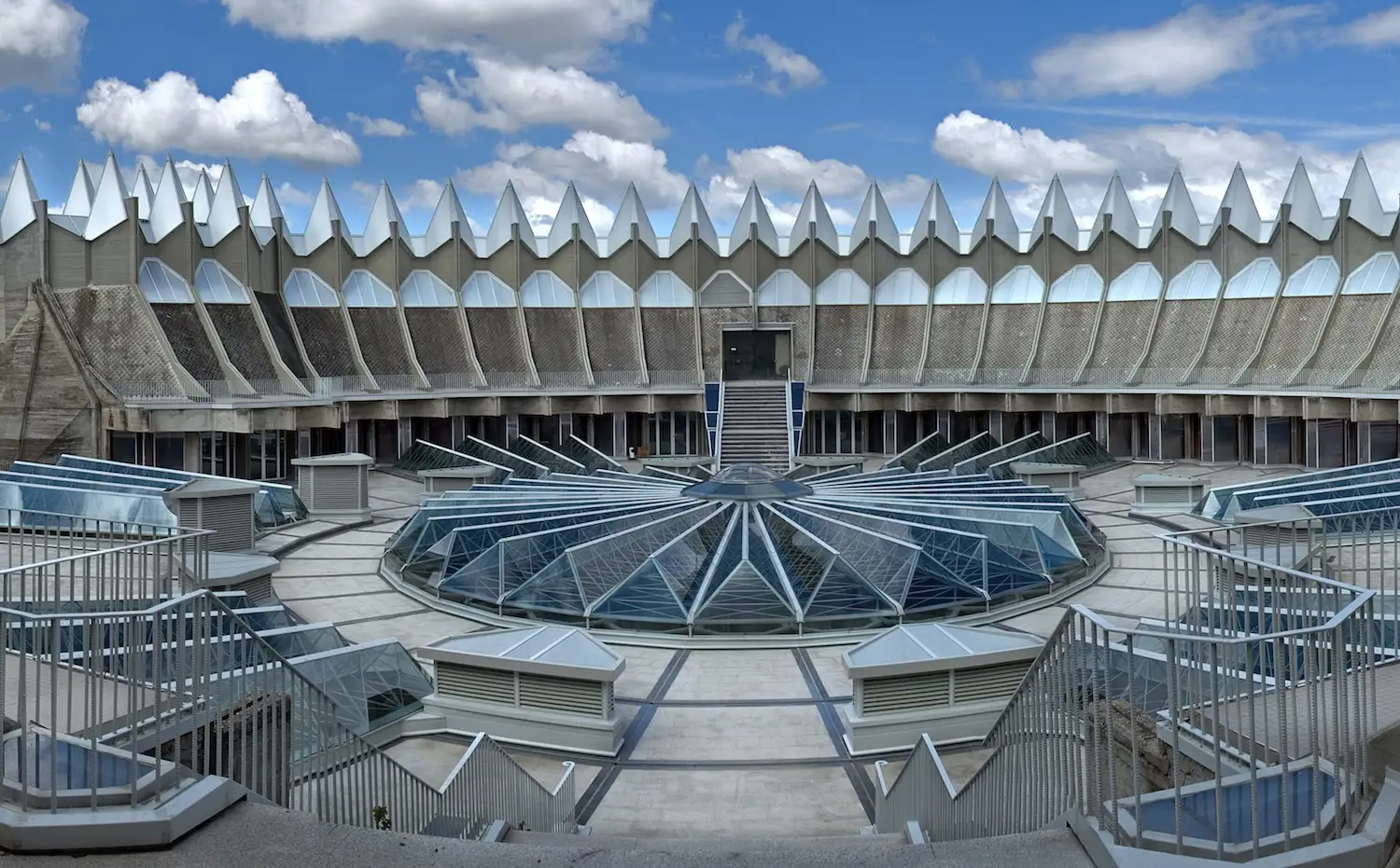 Nuevos edificios. Instituto de Patrimonio Cultural de España, de Fernando Higueras y Antonio Miró