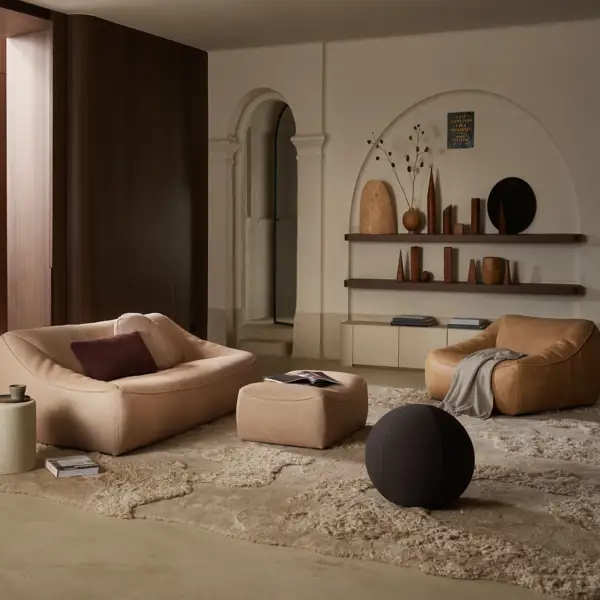 10 ideas para decorar con el color Pantone 2025: Mocha Mousse, la fórmula que llena de elegancia y carácter todo lo que toca