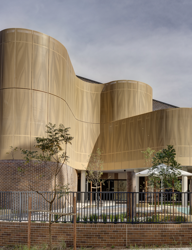 El mejor edificio del mundo en 2024 es un colegio público en Sídney donde el paisaje y el respeto por la cultura aborigen son claves
