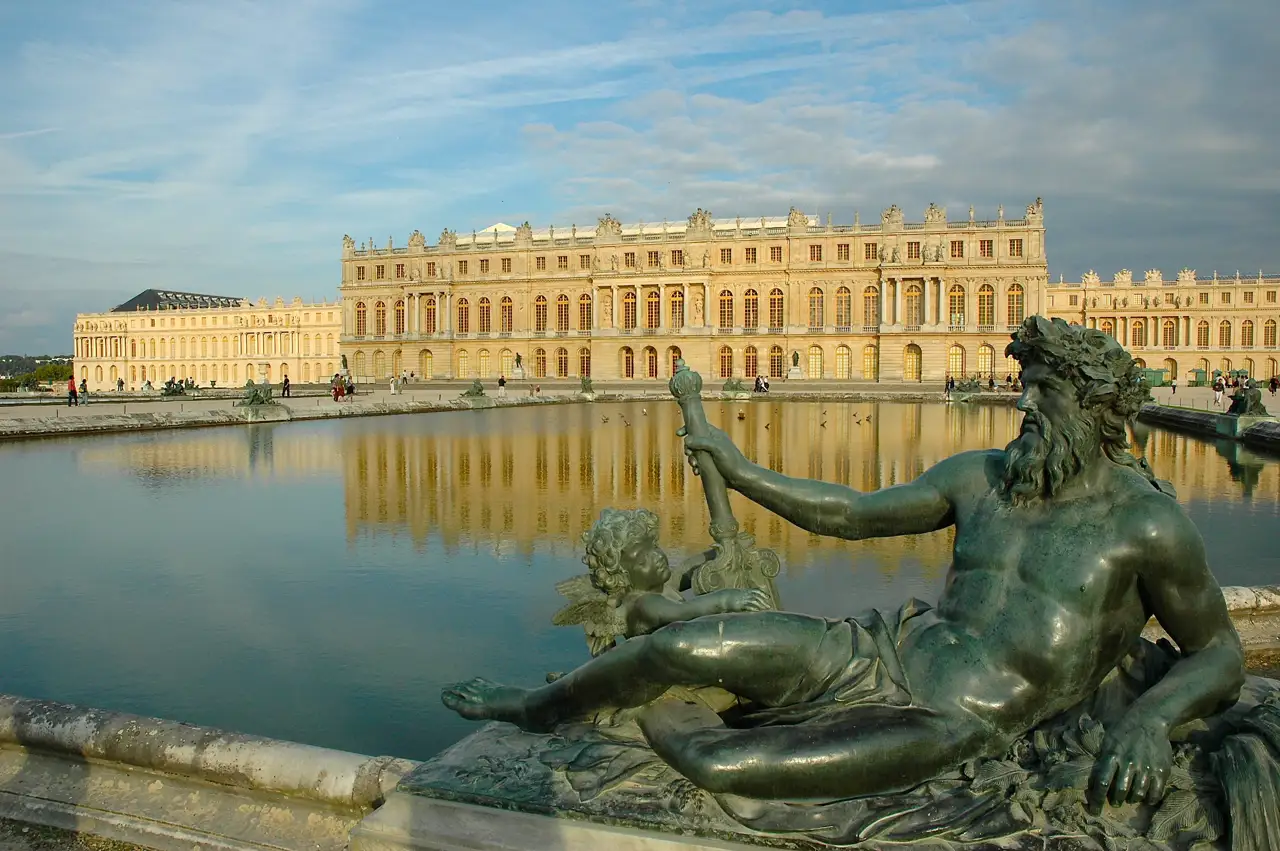 Versailles chateau : Marc Vassal CC BY SA 3 0