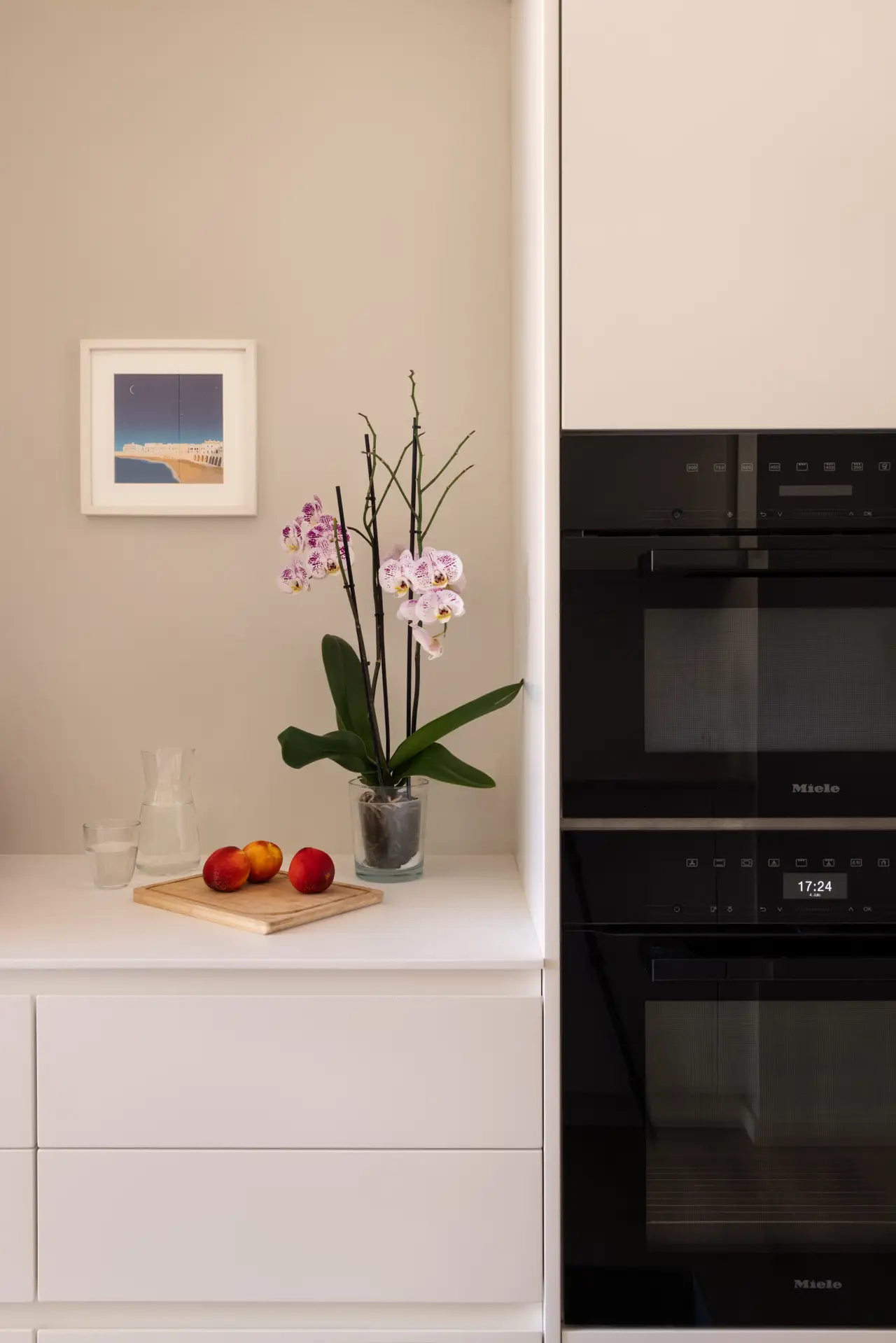 Cocina blanca con flores casa M