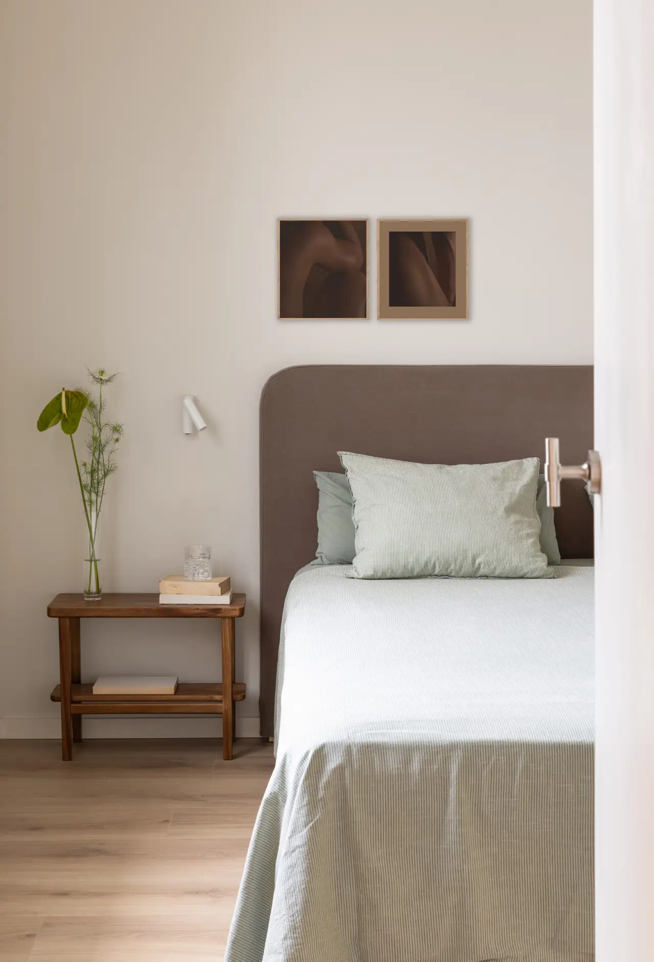 Dormitorio casa M en colores neutros