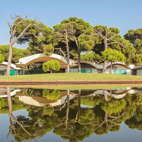 El Ministerio de Cultura adquiere la Casa Gomis, una joya racionalista en el paraje natural de La Ricarda (Barcelona)