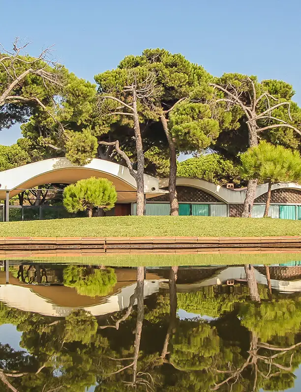 El Ministerio de Cultura adquiere la Casa Gomis, una joya racionalista en el paraje natural de La Ricarda (Barcelona)