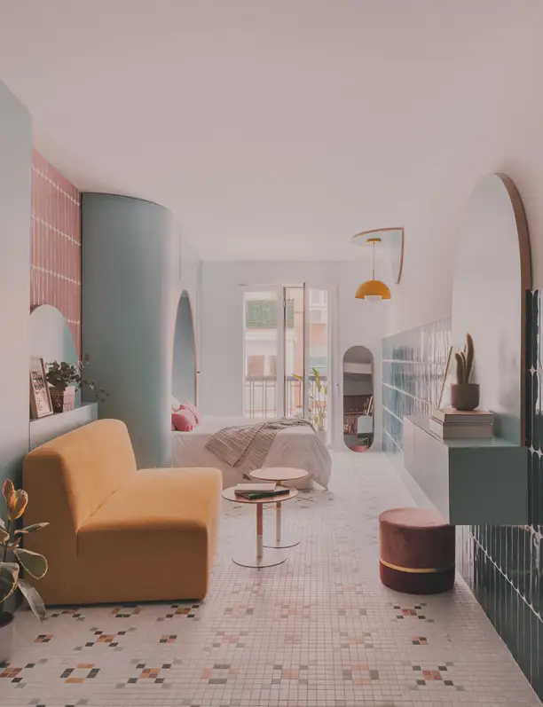 Colores atrevidos y mucha cerámica transforman este piso pequeño y alargado de 56 m² en un espacio sugerente y funcional