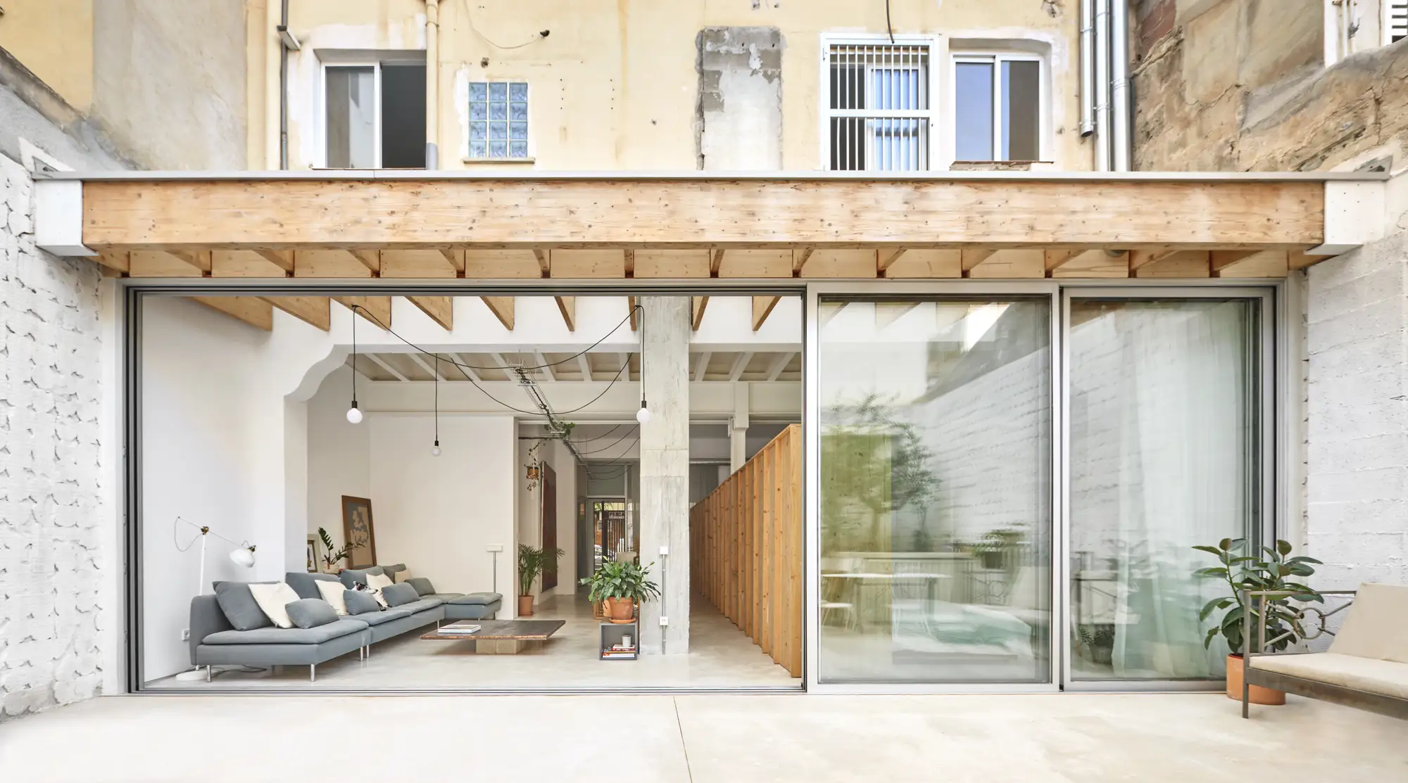 Una antigua panadería en Palma se reconvierte en vivienda. Una antigua panadería en Palma se reconvierte en vivienda. Una antigua panadería en Palma se reconvierte en vivienda. Proyecto: Auba Studio.