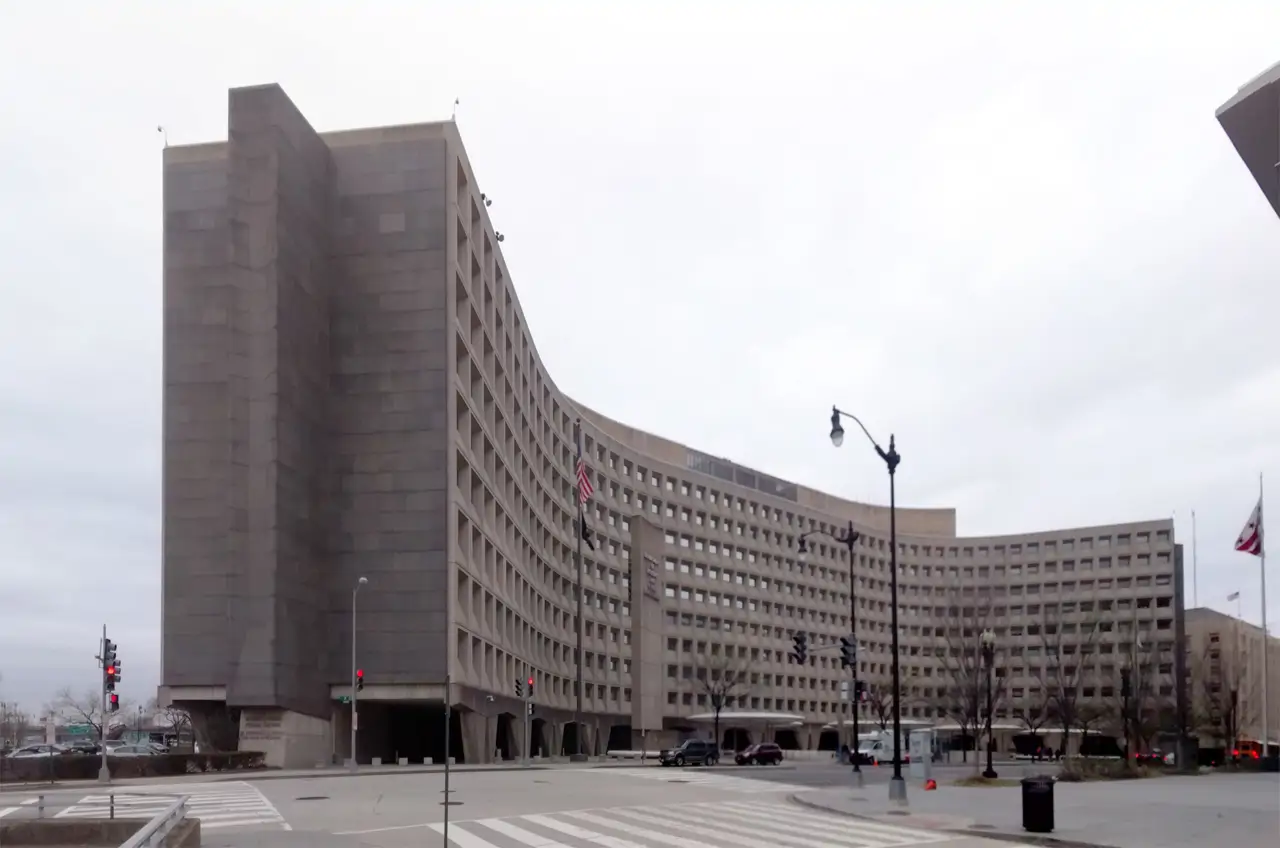 Edificio Federal Robert C. Weaver (1968), de Marcel Breuer. Oficinas del Departamento de Vivienda y Desarrollo urbano, Washington D.C. 