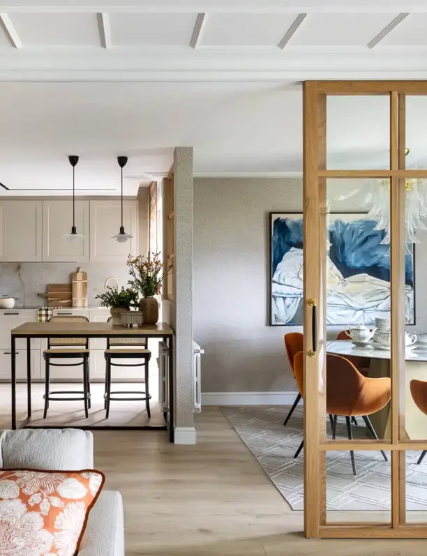 Vuelven en 2025 estas 5 tendencias de decoración para el comedor que ya tenían nuestros abuelos y abuelas