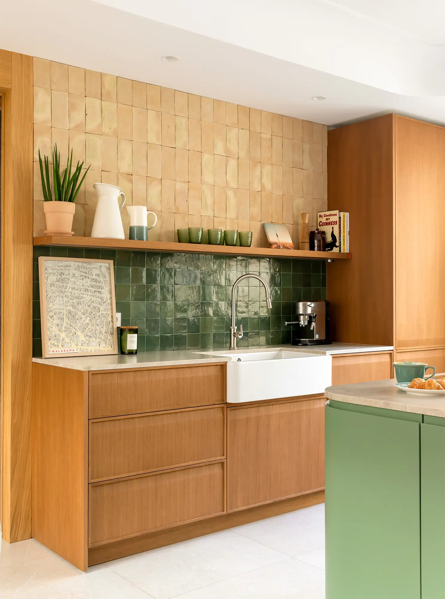 Cocina azulejos y madera