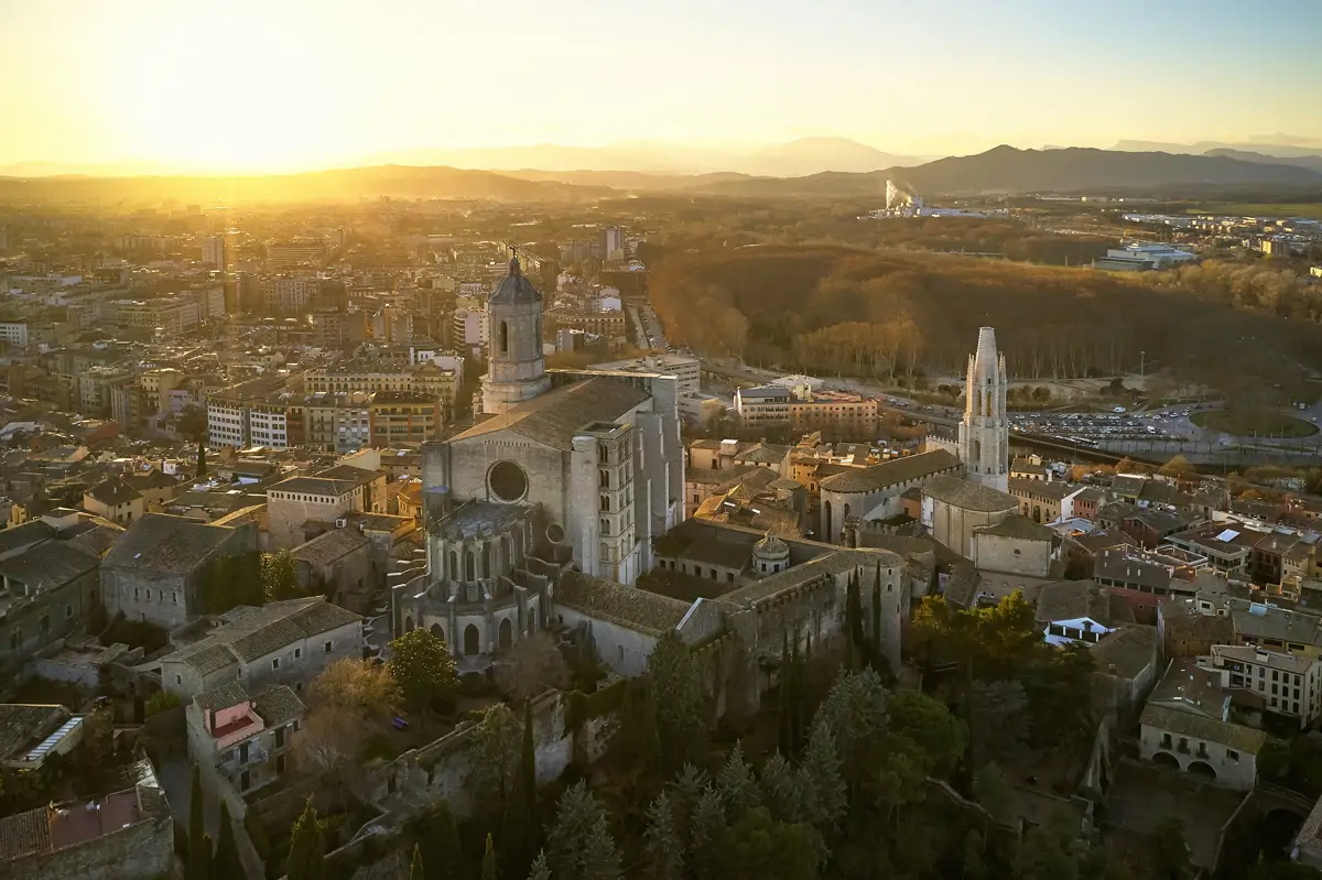 Vistas aéreas de la catedral de Girona.