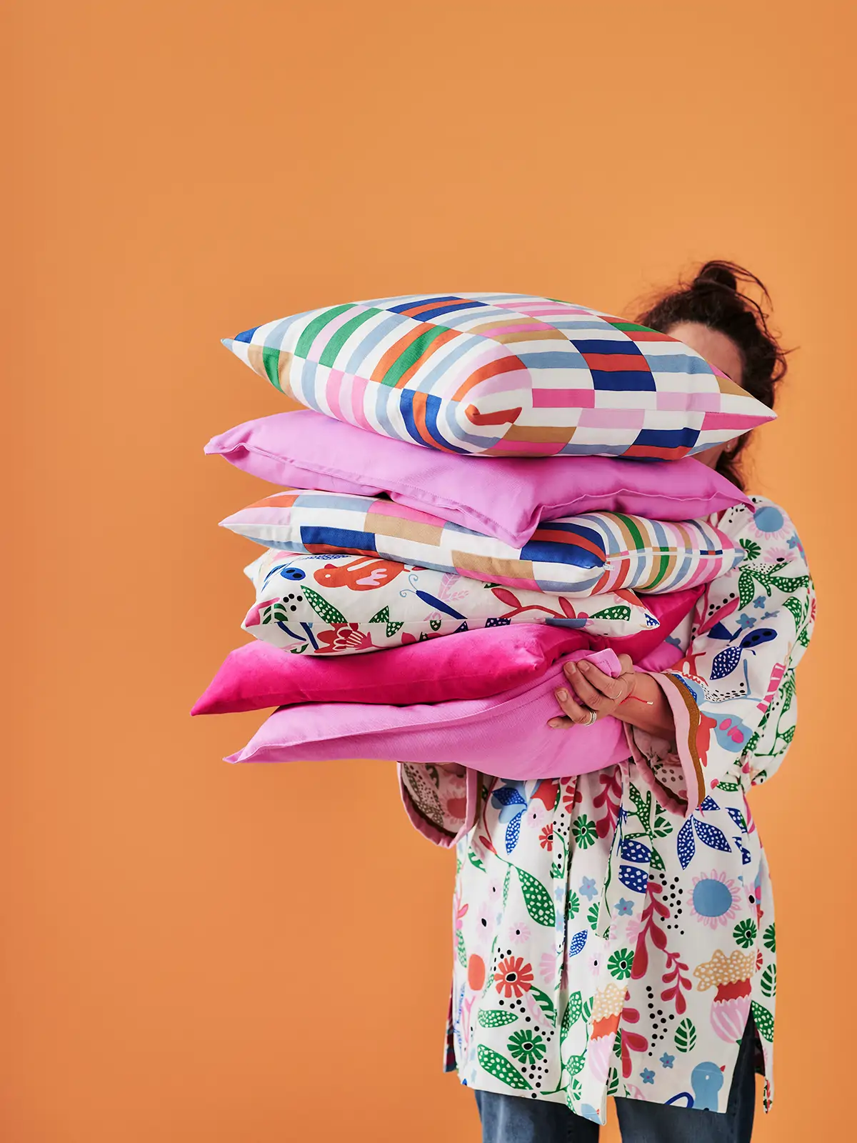 Decorar con estampados vibrantes y coloridos es la mejor manera de aportar felicidad en casa