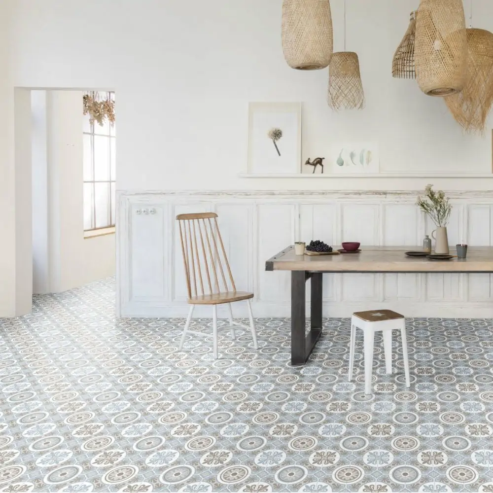 Cocina con suelo de azulejos de vinilo