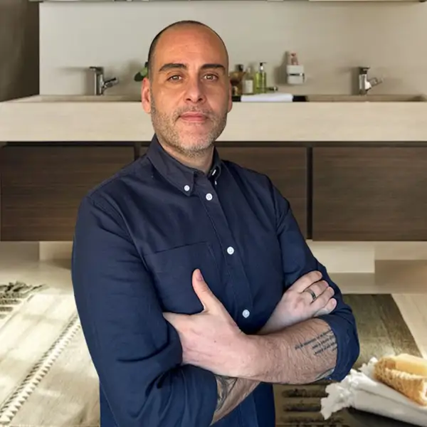 Abel de González, interiorista: "No me gusta que se quite la bañera para poner un plato de ducha"