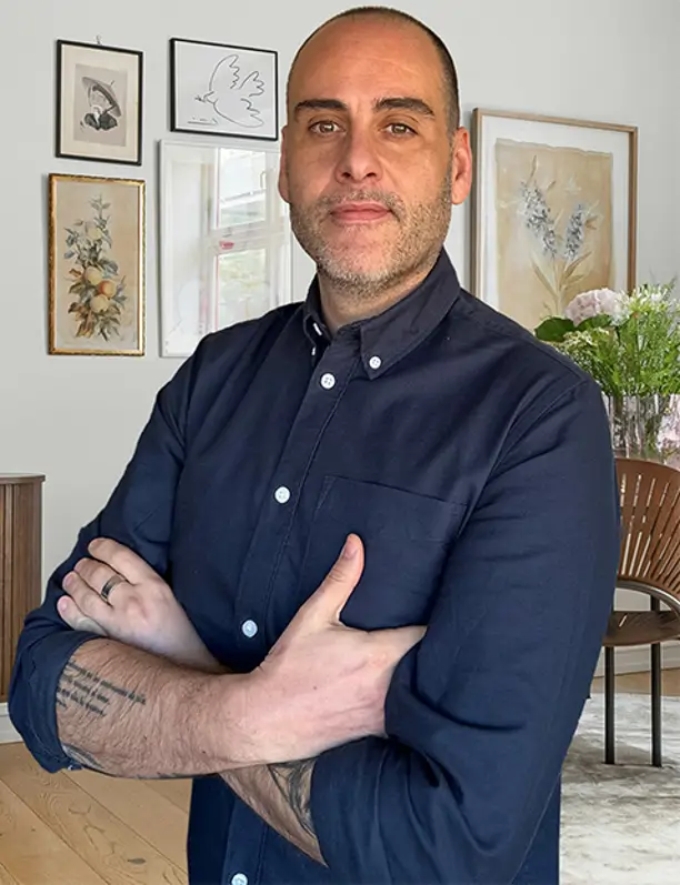 Abel de González, interiorista, sobre el error Nº1 en salones pequeños: “NO te centres en que tu salón se vea más grande"