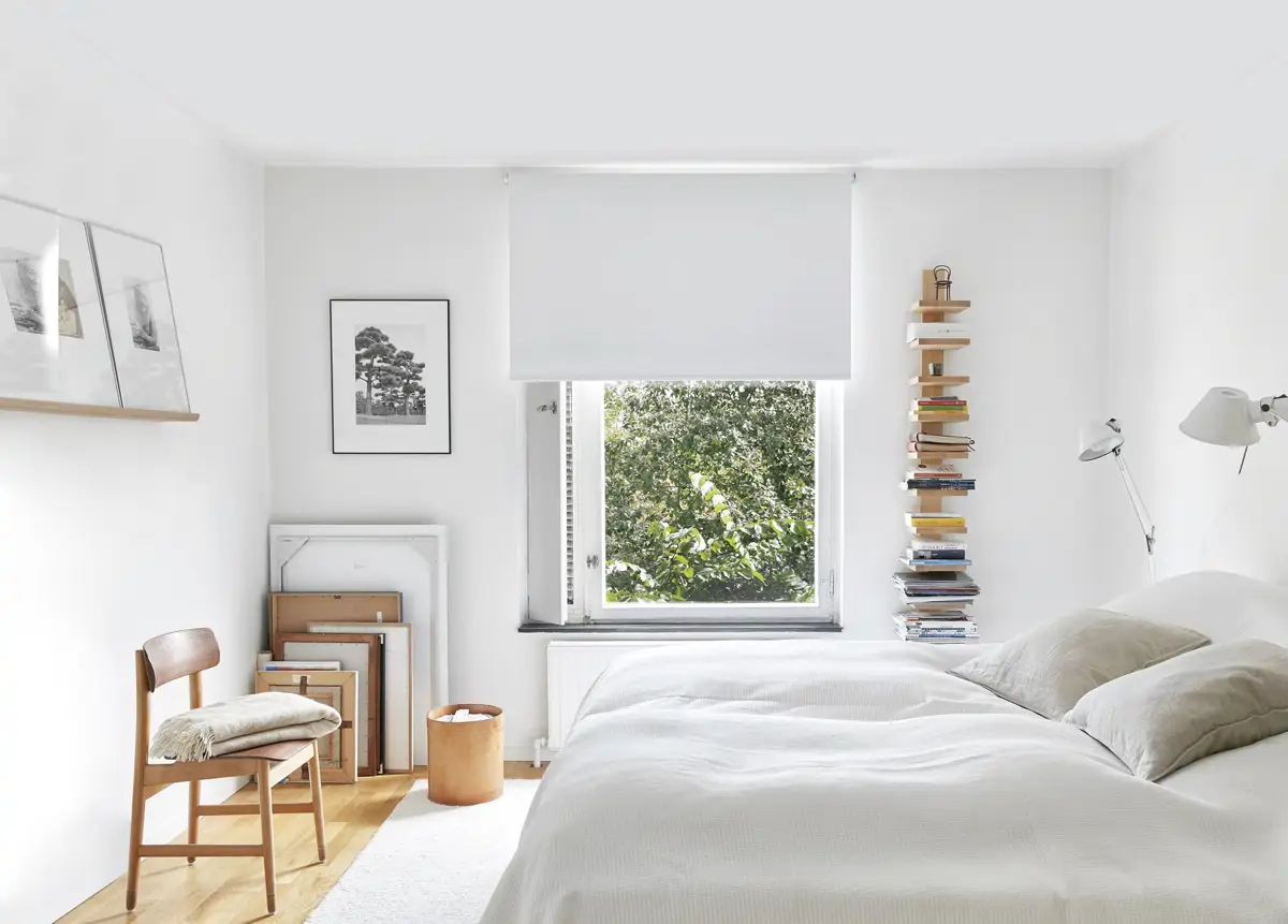 Dormitorio en color blanco y detalles en madera