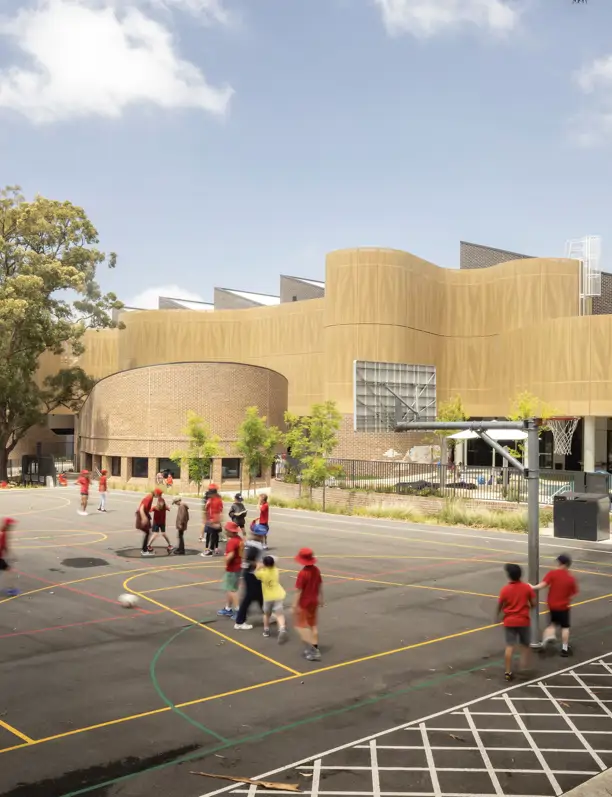 Inu Lee, arquitecto coreano: "El único lugar que conozco con los mismos espacios que las escuelas es la cárcel"