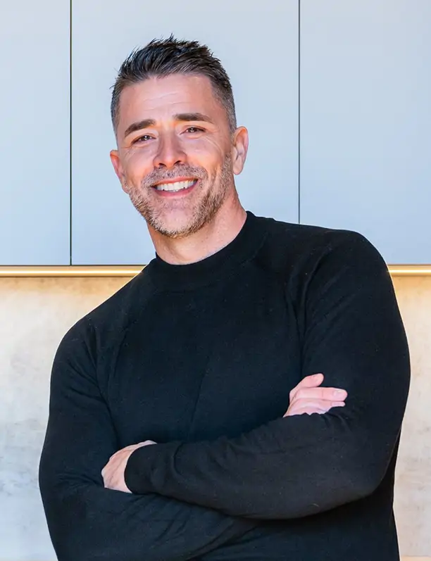 Miguel Gómez, diseñador de cocinas: "En cocinas diminutas, recomiendo poner un espejo que refleje el espacio"