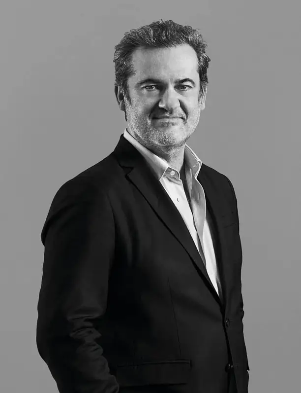 Eric Amourdedieu, director de Roche Bobois: "Tengo la misma mesa de comedor desde hace 25 años, la lijo y la vuelvo a teñir"