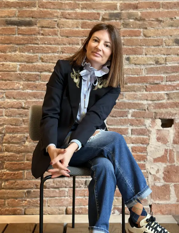 Meritxell Ribé, interiorista: "La cama define la energía del dormitorio, NO la pongas alineada a la puerta"